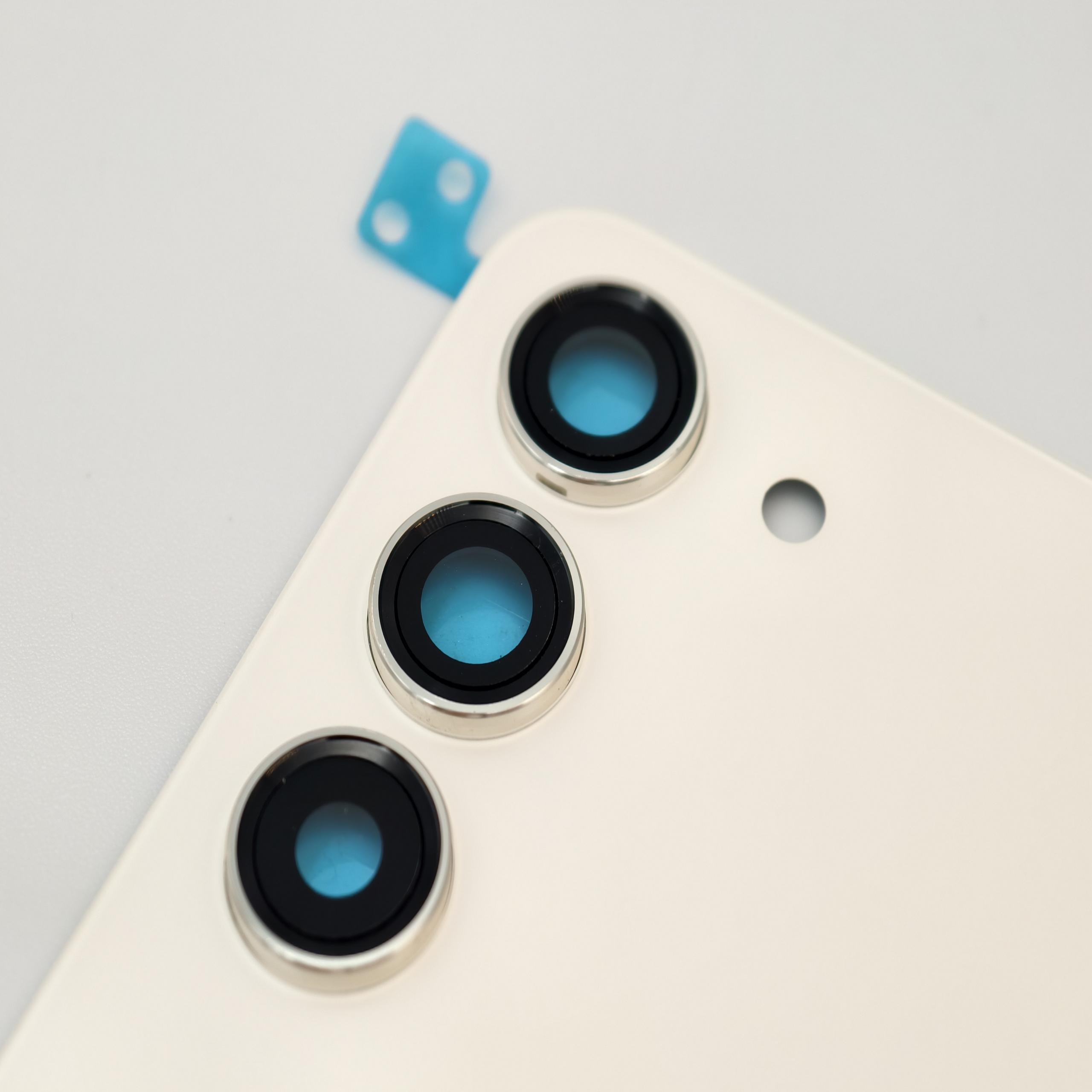 Specyfikacja klapki baterii iPhone 16