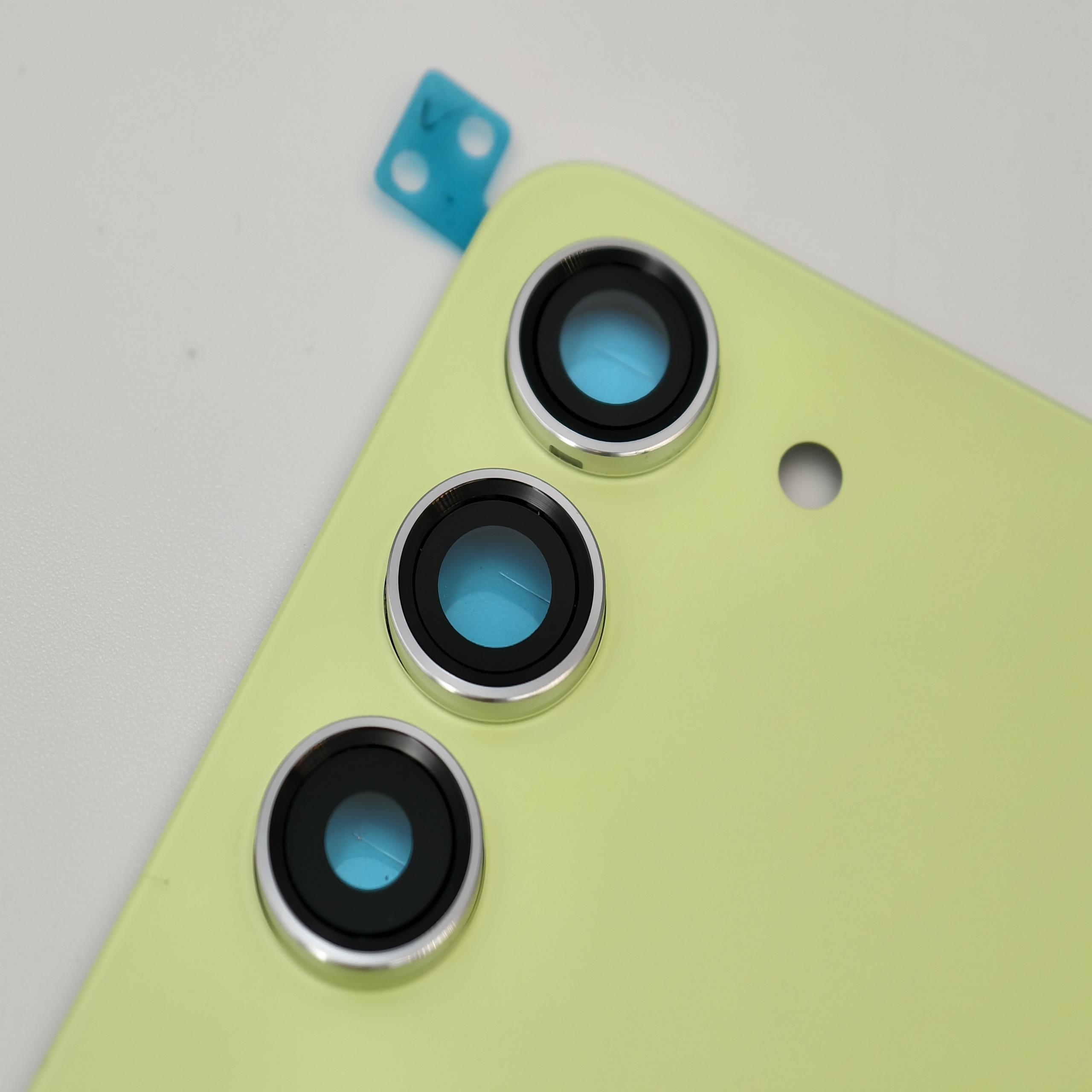 Specyfikacja klapki baterii iPhone 16